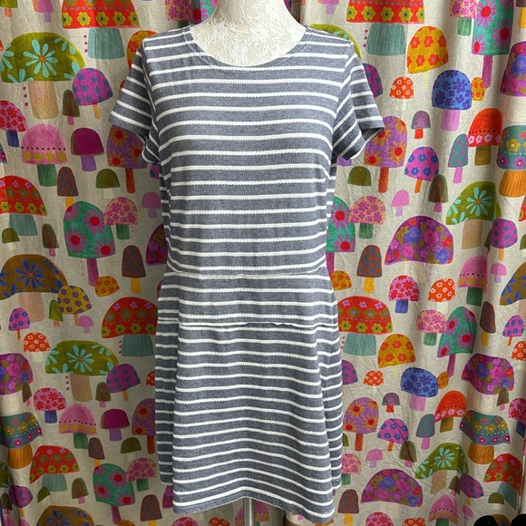 Sail to Sable Dresses & Skirts - STS Sail to Sable Short Sleeve Zip Back Dress. Medium